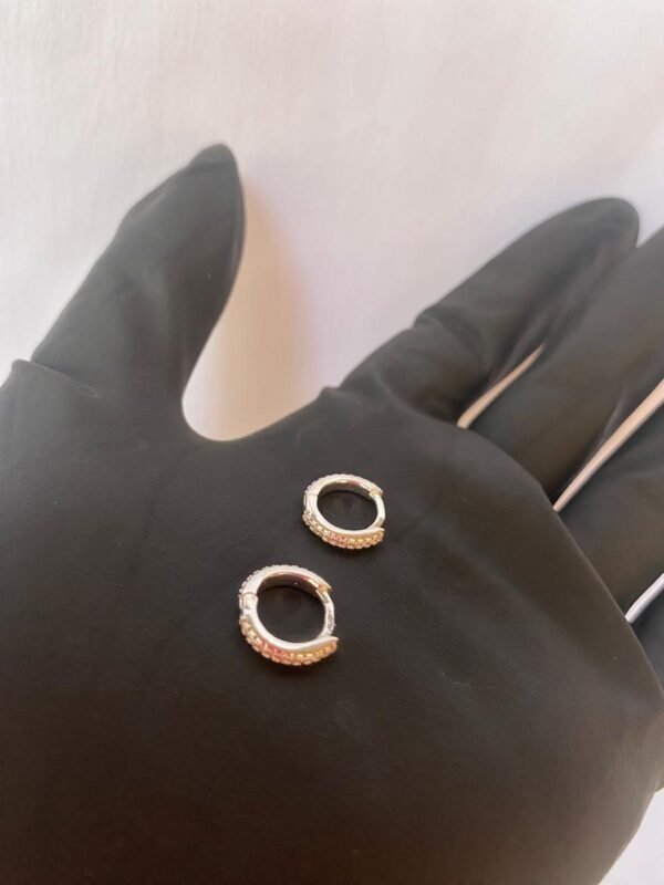 BRINCO ARGOLA DOIS LADOS CRAVEJADOS